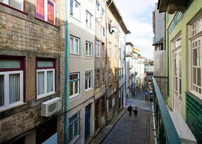 @ Clerigos Lejlighed Porto